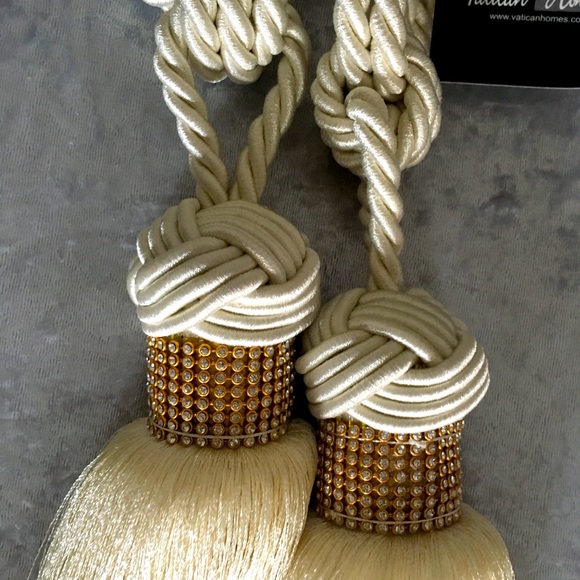 Gorgeous, elegant decorative tiebacks bundle - Picture 3 of 4